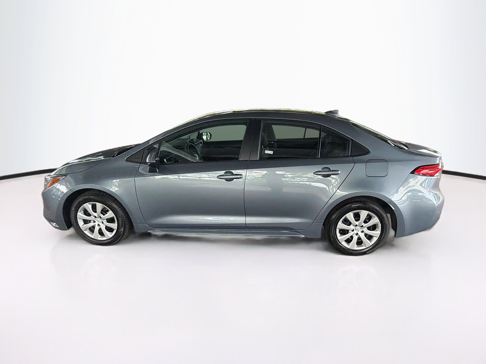 Used 2025 Toyota Corolla LE FWD image 4