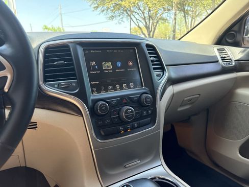 Used 2015 Jeep Grand Cherokee Laredo w/ Quick Order Package 23E image 28