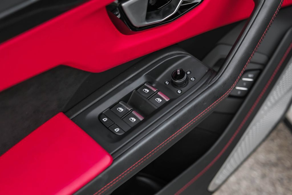 Used 2022 Lamborghini Urus AWD/4WD image 53