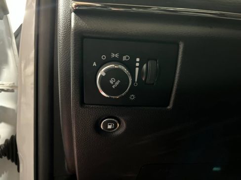 Used 2021 Jeep Grand Cherokee High Altitude AWD/4WD image 17