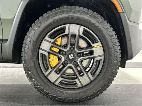 Used 2025 Rivian R1T Premium AWD/4WD image 11