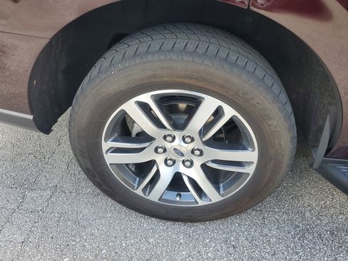 Used 2024 Ford Expedition XLT RWD image 6