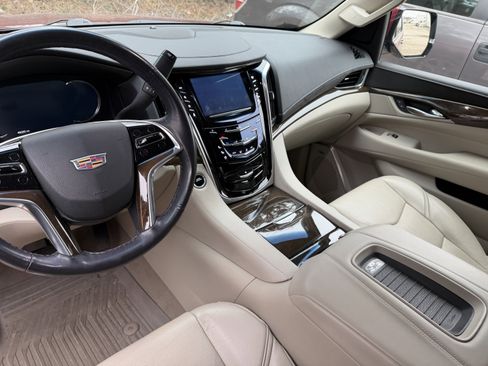 Used 2019 Cadillac Escalade Premium Luxury image 14