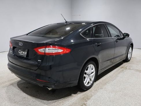 Used 2014 Ford Fusion SE image 2