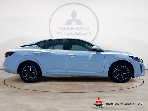Used 2024 Nissan Sentra SV FWD image 2