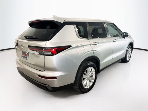 Used 2025 Mitsubishi Outlander ES FWD image 36