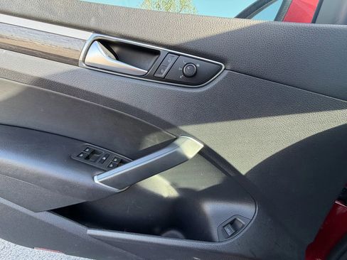 Used 2018 Volkswagen Passat 2.0T SE image 9