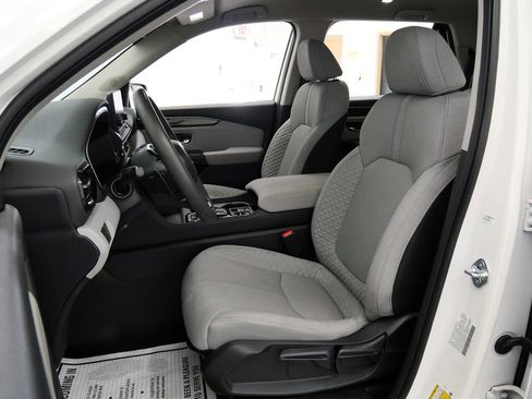 Used 2023 Honda Pilot LX image 10