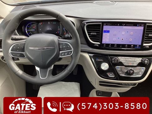Used 2024 Chrysler Pacifica Limited FWD image 20