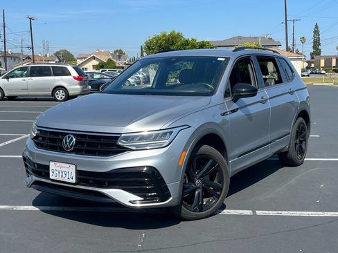 Used 2023 Volkswagen Tiguan SE R-Line FWD image 3
