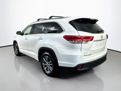 Used 2018 Toyota Highlander XLE AWD/4WD image 6
