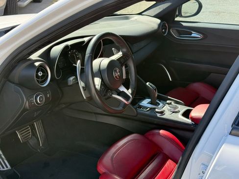 Used 2022 Alfa Romeo Giulia Sprint image 6