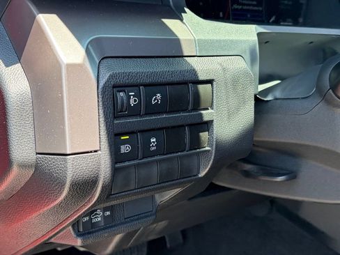 Used 2025 Toyota Tacoma TRD Off-Road AWD/4WD image 7