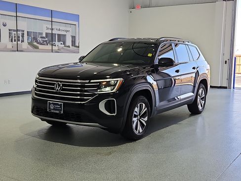 Used 2024 Volkswagen Atlas SE FWD image 4