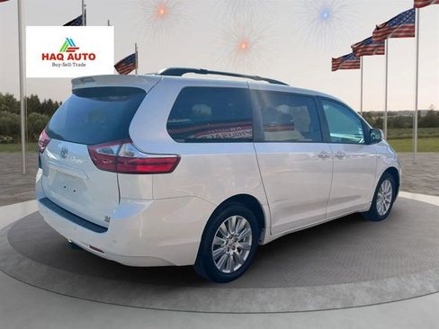 Used 2017 Toyota Sienna XLE w/ XLE Navigation Package image 5