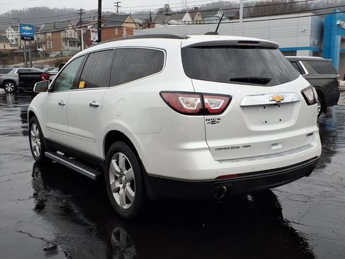 Used 2017 Chevrolet Traverse Premier image 3