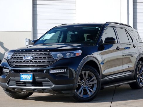 Used 2023 Ford Explorer XLT w/ Equipment Group 202A image 2