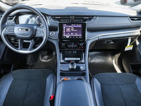 New 2025 Jeep Grand Cherokee L Altitude image 13