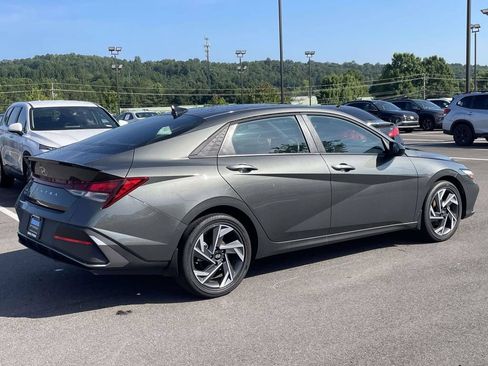 Certified 2025 Hyundai Elantra Sport FWD image 3