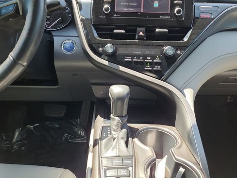 Used 2021 Toyota Camry SE FWD image 11