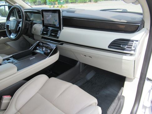 Used 2019 Lincoln Navigator Reserve AWD/4WD image 11