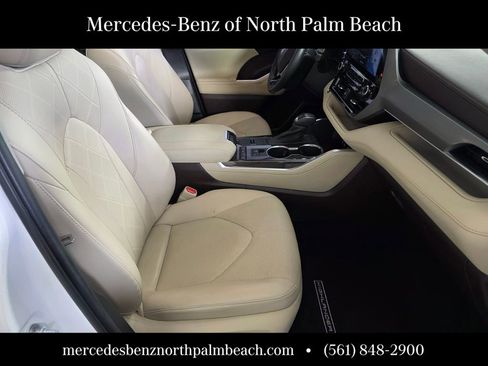 Used 2021 Toyota Highlander Platinum image 32