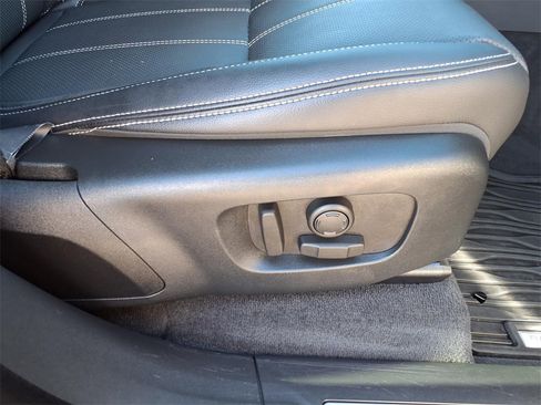 Used 2022 Land Rover Range Rover Velar R-Dynamic S image 14