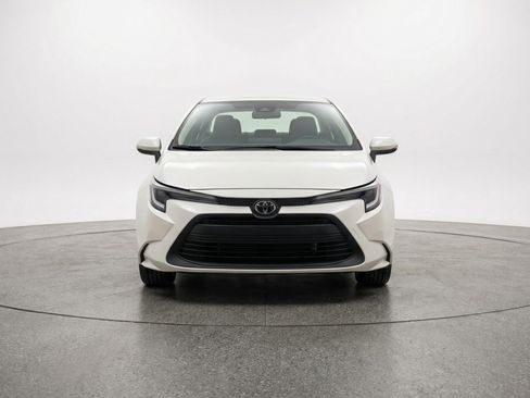 Used 2025 Toyota Corolla LE FWD image 2