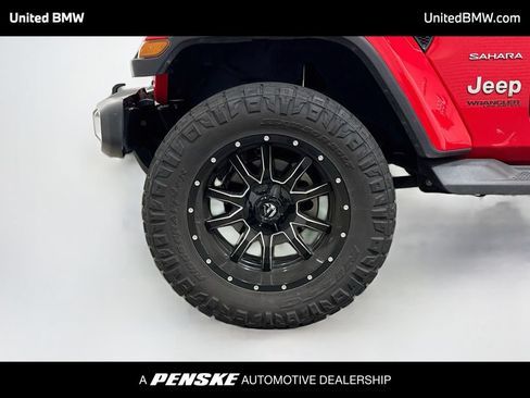 Used 2019 Jeep Wrangler Unlimited Sahara AWD/4WD image 9