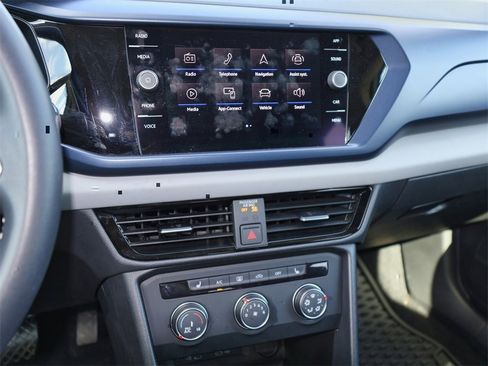 Certified 2022 Volkswagen Taos SE image 17
