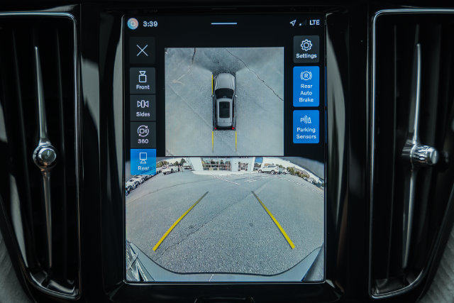 Certified 2025 Volvo XC60 B5 Plus w/ Climate Package AWD/4WD image 43