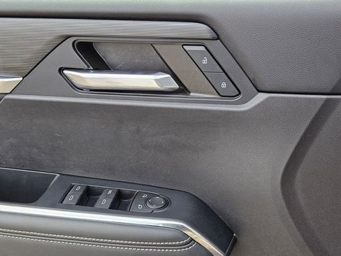 Used 2024 GMC Acadia Elevation image 23