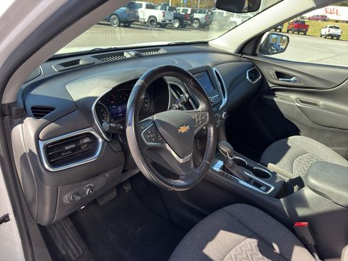 Used 2022 Chevrolet Equinox LT w/ Driver Convenience Package image 7