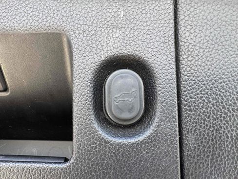 Used 2018 Chevrolet Suburban Premier image 10