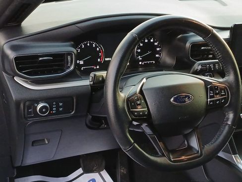 Used 2020 Ford Explorer XLT w/ Equipment Group 202A image 18