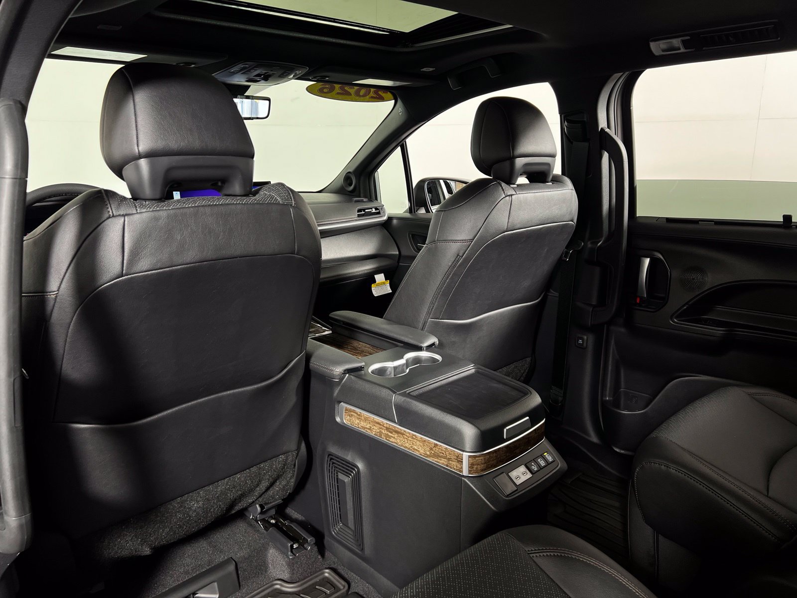 Used 2026 Toyota Sienna Limited FWD image 23