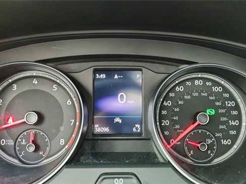 Used 2021 Volkswagen Atlas Cross Sport SE w/ Panoramic Sunroof Package image 37