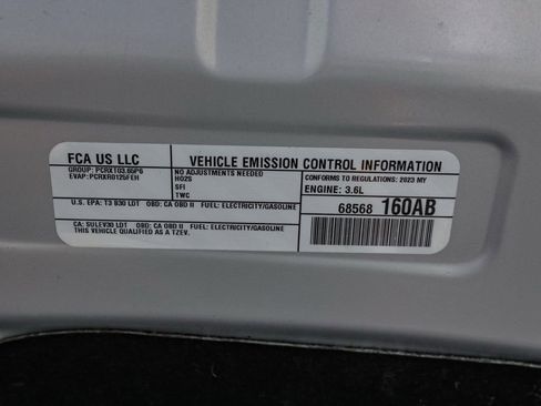 Used 2023 Chrysler Pacifica Limited FWD image 36