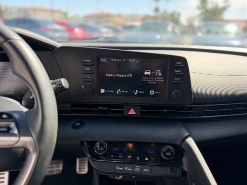 Used 2025 Hyundai Elantra Sport FWD image 13