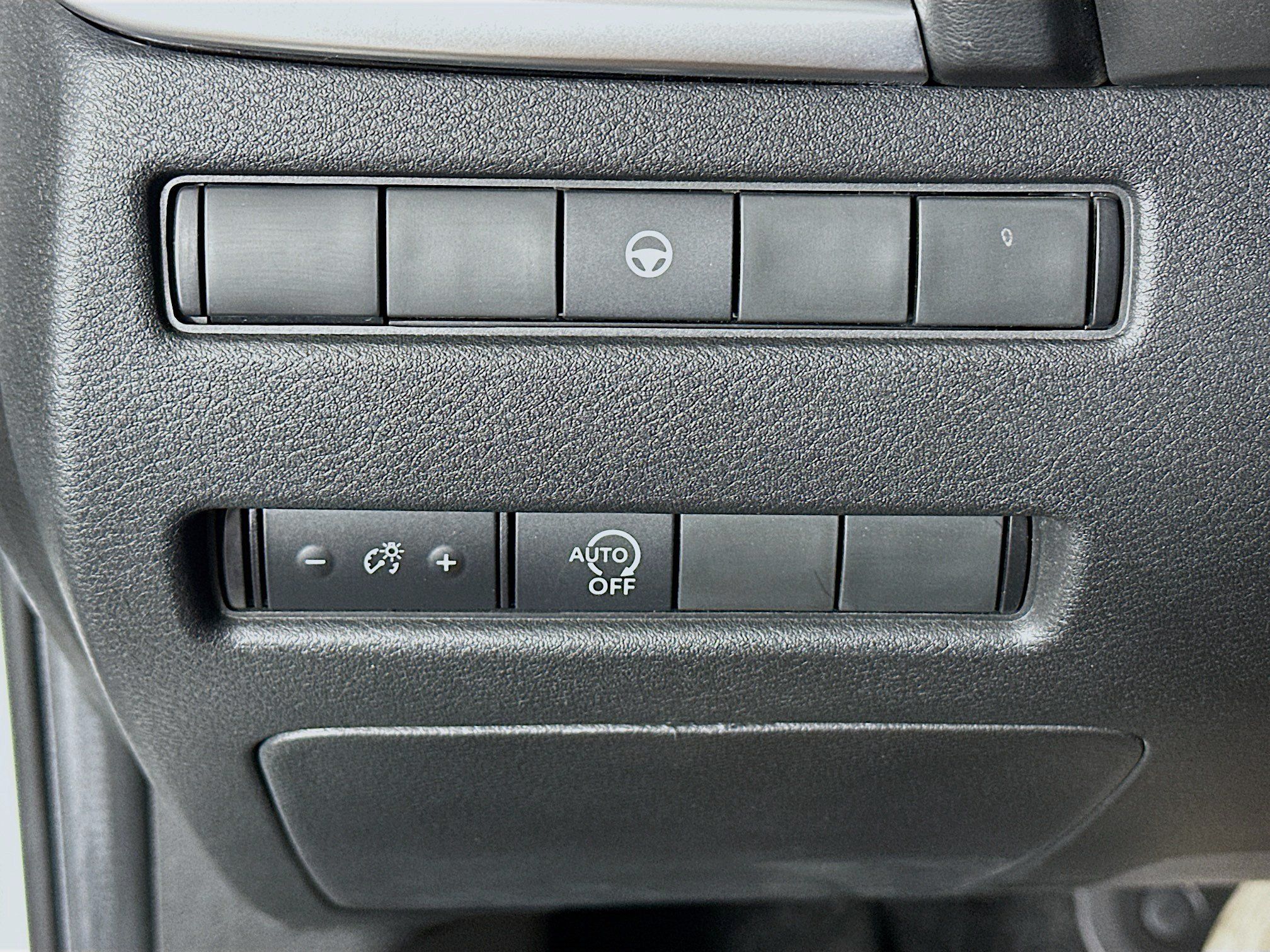 Used 2023 Nissan Rogue SV FWD image 17