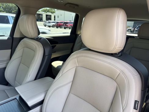 Certified 2025 Lincoln Nautilus Premier AWD/4WD image 21