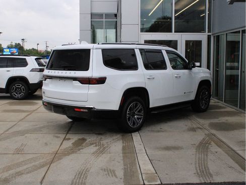 Used 2023 Jeep Wagoneer 4WD w/ Premium Group I image 6