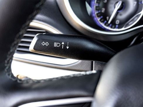 Used 2024 Chrysler Pacifica Touring-L image 19