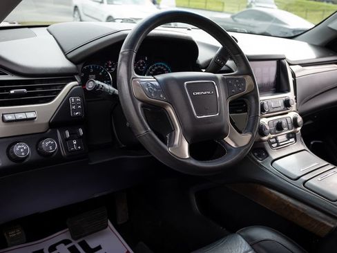 Used 2018 GMC Yukon XL Denali w/ Denali Ultimate Package AWD/4WD image 2