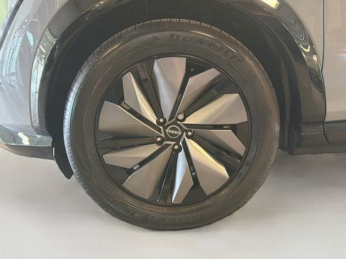 Used 2024 Nissan Ariya AWD image 11