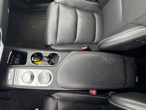 Used 2025 Genesis GV70 2.5T w/ Advanced Package image 23