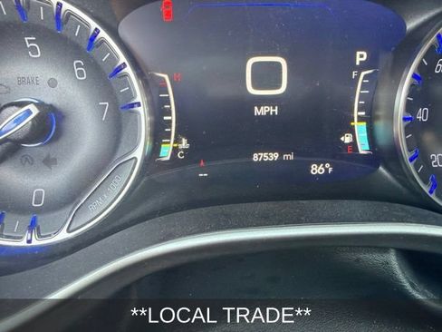 Used 2022 Chrysler Pacifica Touring-L FWD image 3