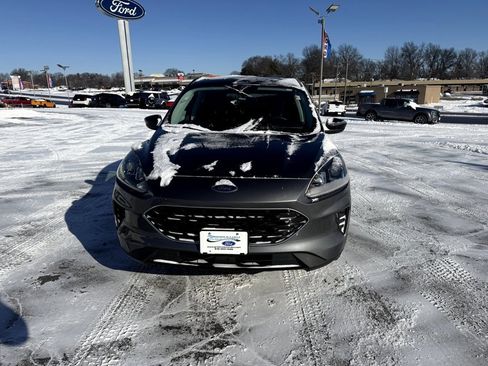 Used 2022 Ford Escape SE w/ SE Sport Appearance Package image 8