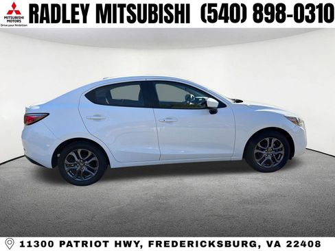 Used 2019 Toyota Yaris LE FWD image 18