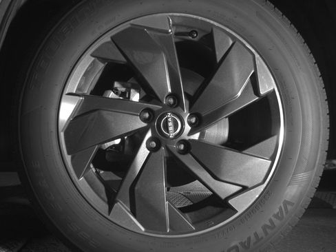 Used 2025 Nissan Rogue SV AWD/4WD image 12